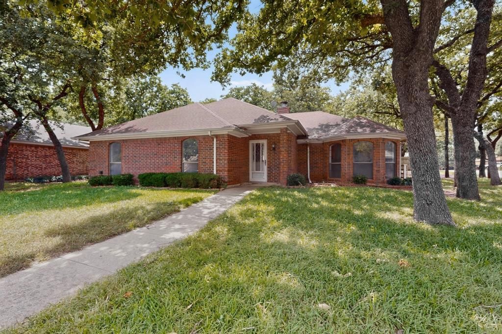 7517 Crosstimbers Lane, North Richland Hills, TX 76182 Main Photo