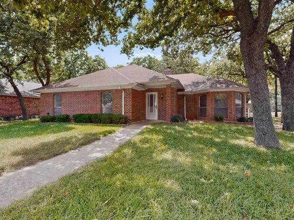 7517 Crosstimbers Lane, North Richland Hills, TX 76182