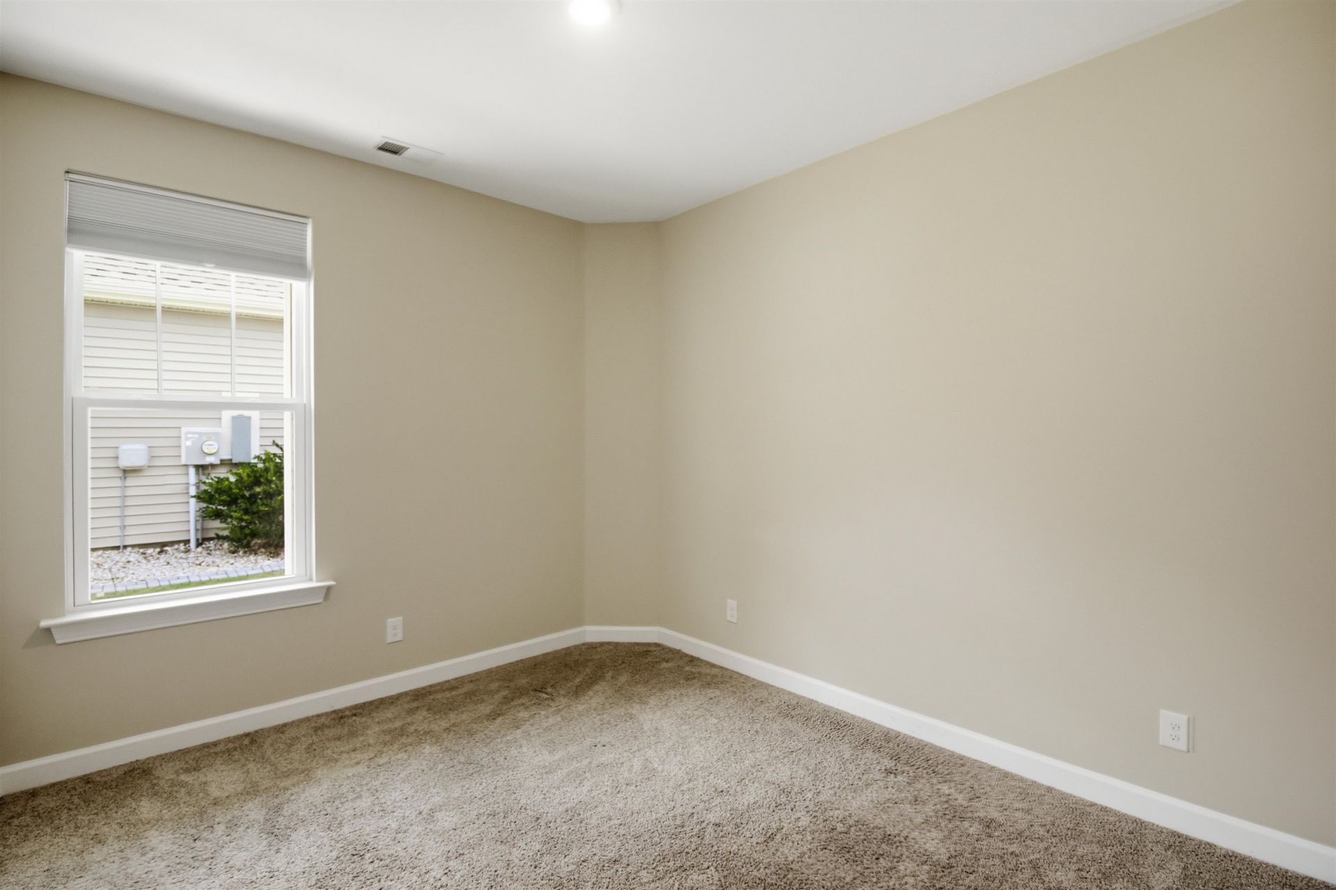 587 Cascade Loop  Photo 17