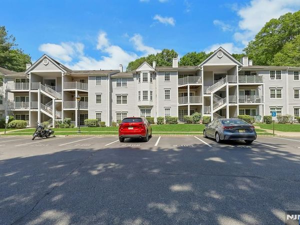 601 Lilac Lane, MAHWAH, NJ 07430