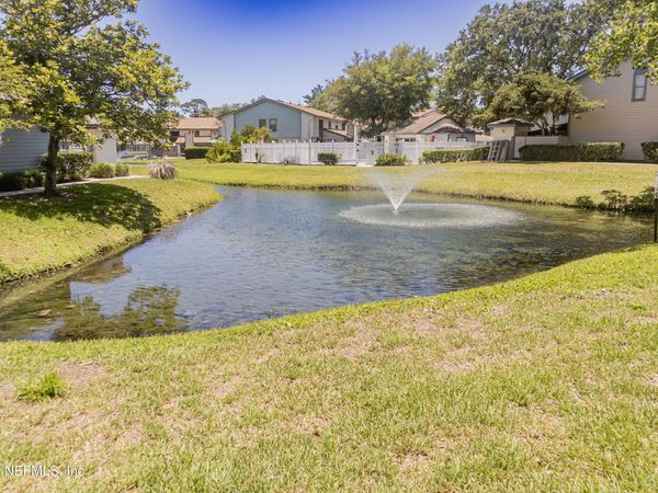 1403 W DEFENDER Court, Jacksonville, FL 32233
