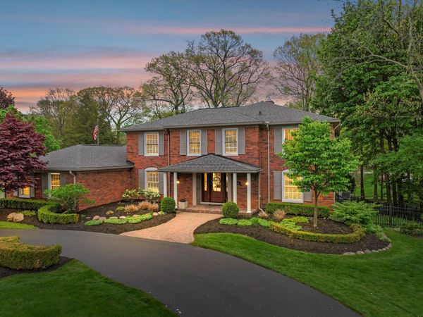 2595 Fox Chase Drive, Troy, MI 48098