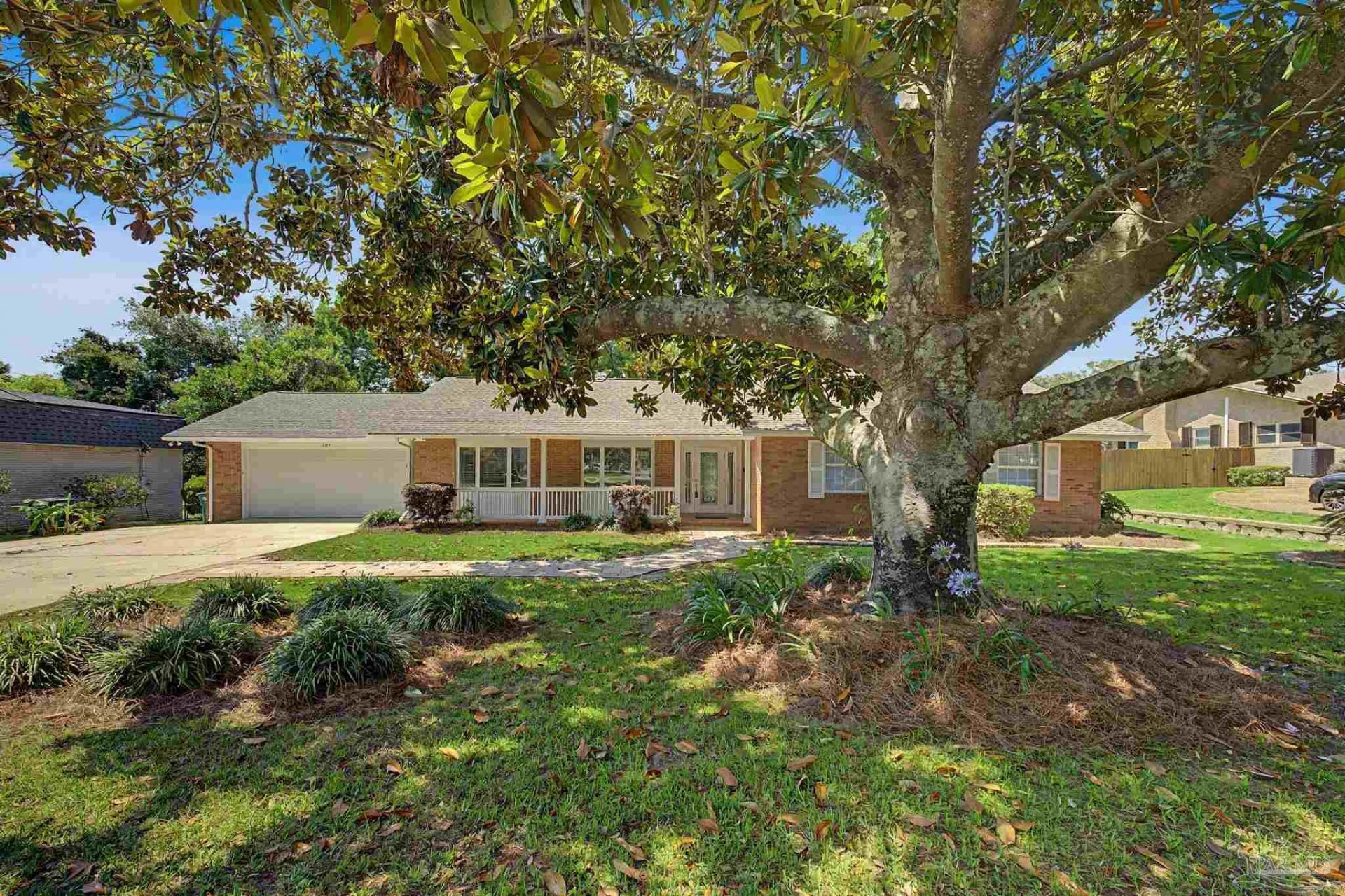 204 Nandina Rd, Gulf Breeze, FL 32561 Main Photo