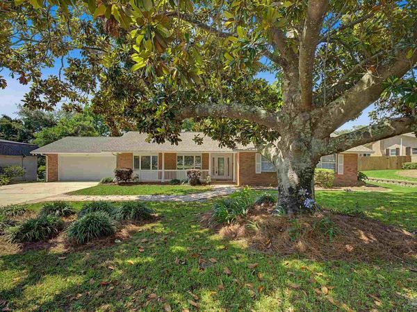204 Nandina Rd, Gulf Breeze, FL 32561