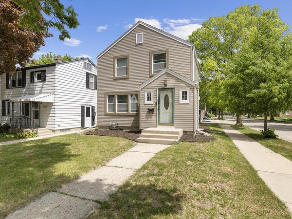 2476 S 75th STREET, West Allis, WI 53219