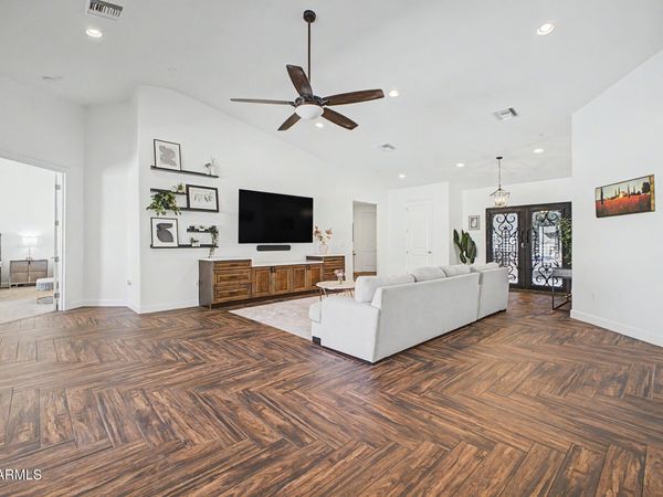 9098 E LUDLOW Drive, Scottsdale, AZ 85260