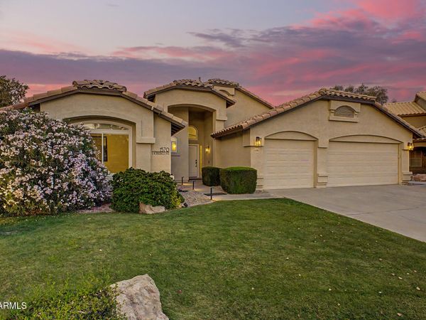 1570 E HORSESHOE Avenue, Gilbert, AZ 85296