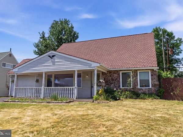 21 IRIS ROAD, LEVITTOWN, PA 19057