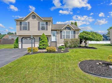 5115 Old Barn Road, Clay, NY 13041