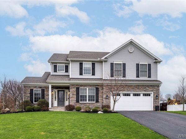 17 Knoche Way , Orchard Park, NY 14127