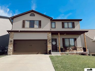 941 Scotts Creek Court, Hickman, NE 68372