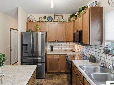 941 Scotts Creek Court, Hickman, NE 68372