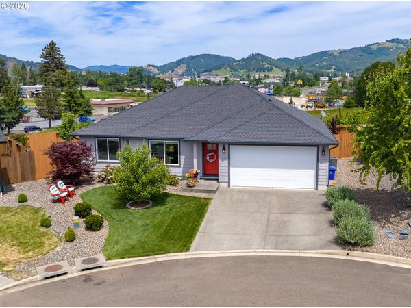 261 BRAXTON CT, Roseburg, OR 97471