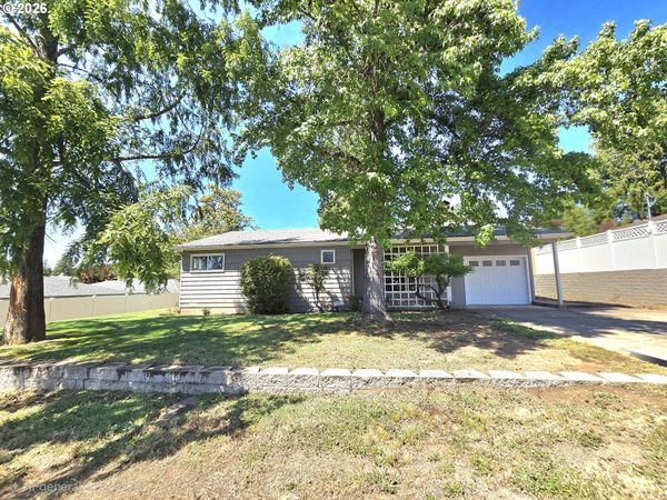 1642 NW ALMOND AVE, Roseburg, OR 97471