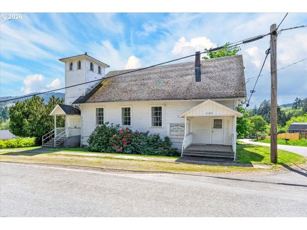 55330 SW Lovegren DR, Gaston, OR 97119