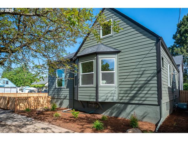 8413 NE HASSALO ST, Portland, OR 97220