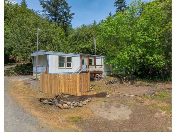 95755 N BANK ROGUE RIVER RD, Gold Beach, OR 97444
