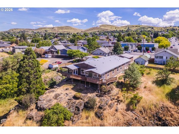 1631 E 9TH ST, The Dalles, OR 97058