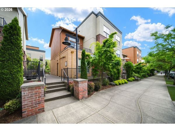 6279 NE CARILLION DR, Unit 102, Hillsboro, OR 97124