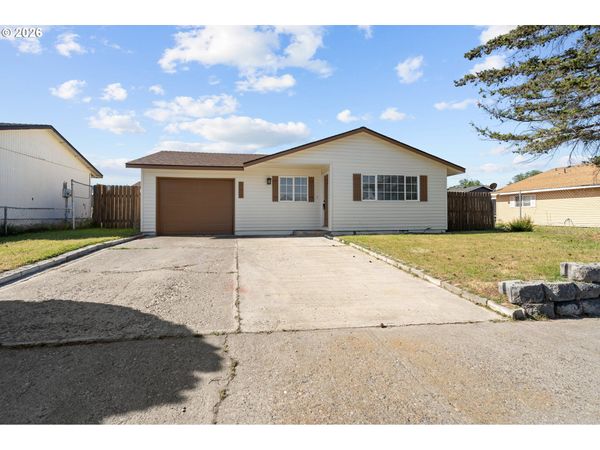 562 E REEDER DR, Hermiston, OR 97838