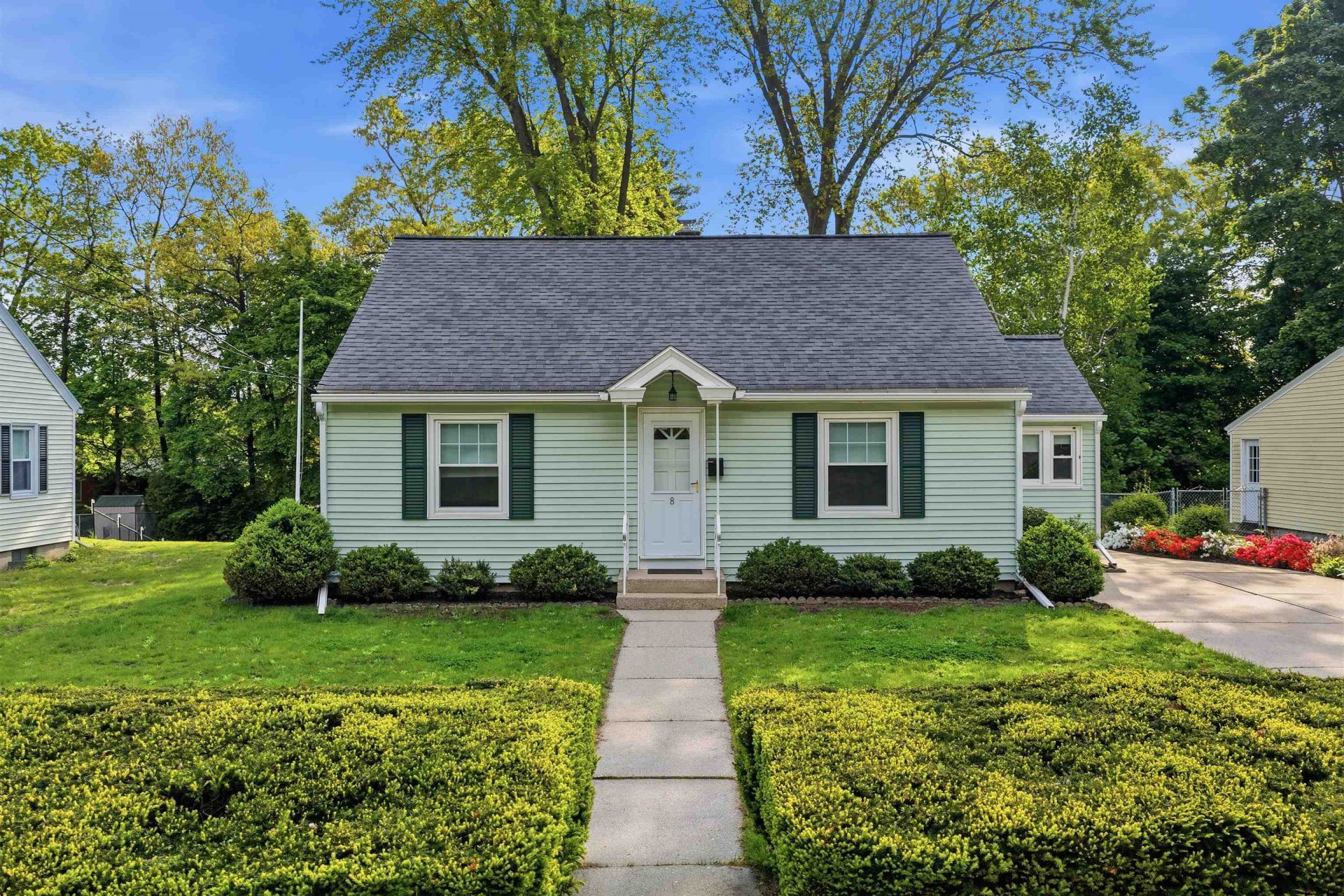 8 Burnham Avenue, Nashua, NH 03064 Main Photo