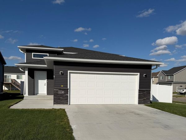 1138 46th Avenue S, Moorhead, MN 56560