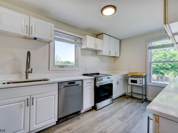 37 E Somerset St, Unit 2, Raritan, NJ 08869