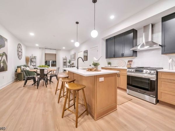 20 Encampment Ct 206, Montville, NJ 07045