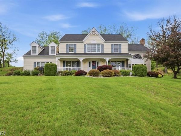 42 Copper Penny Rd, Raritan, NJ 08822