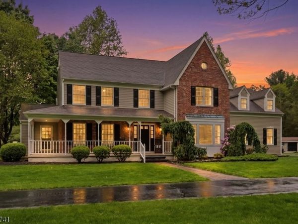 2 Deer Run, Clinton, NJ 08833