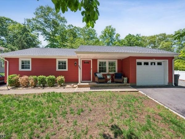 214 Santa Fe Trl, Hopatcong, NJ 07843
