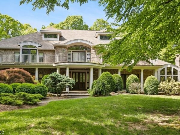 830 W Shore Dr, Kinnelon, NJ 07405