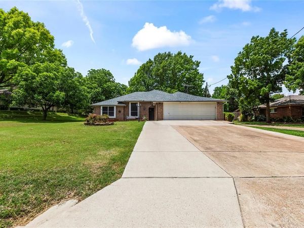 403 N Casa Grande Circle, Duncanville, TX 75116