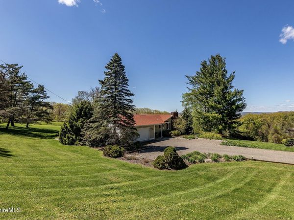 523 Breezy Hill Rd, Hillsdale, NY 12529