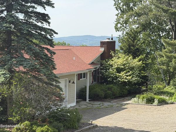 523 Breezy Hill Rd, Hillsdale, NY 12529