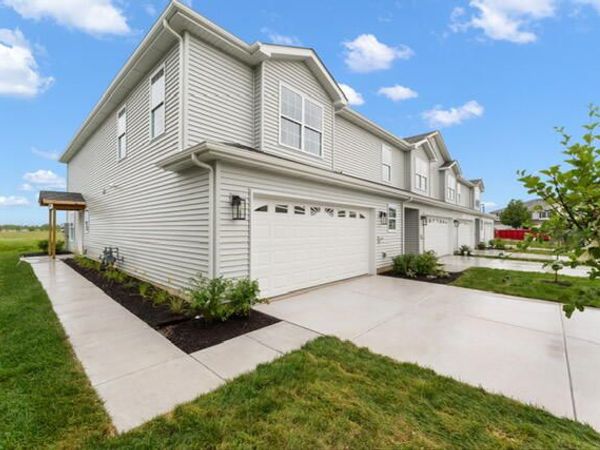 9561 Luebcke Lane, Crown Point, IN 46307