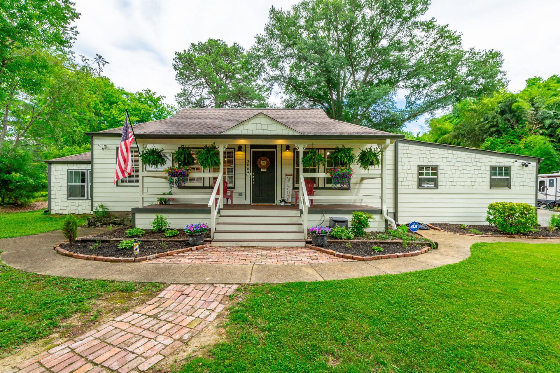 306 Laverne Drive Chattanooga, TN 37421