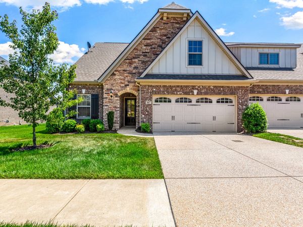 867 Meadowcrest Way, Lebanon, TN 37090