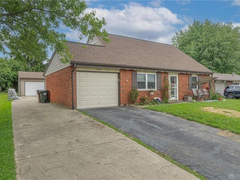 2160 Maryland Drive, Xenia, OH 45385 Photo 2
