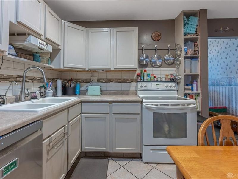 2160 Maryland Drive, Xenia, OH 45385 Photo 9