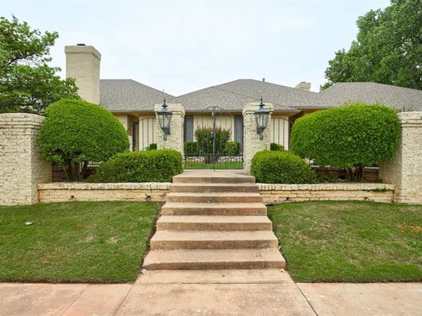 2100 Cobblestone Court, Unit 106, Edmond, OK 73034