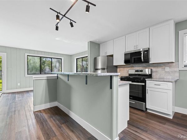 29131 Coolidge Street, Roseville, MI 48066