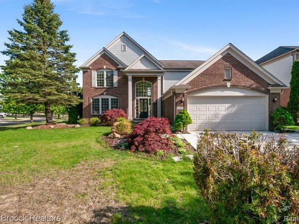 7657 Windgate Circle, West Bloomfield Twp, MI 48323