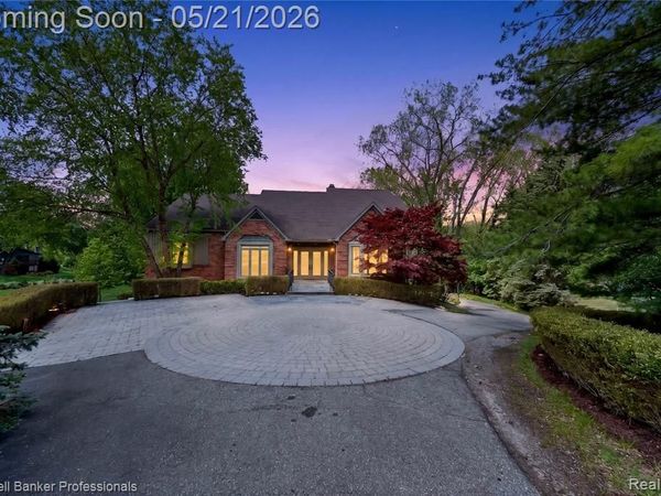2076 Shore Hill Court, West Bloomfield Twp, MI 48323
