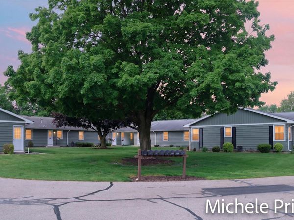 5160 Southglow Court SE, Grand Rapids, MI 49508