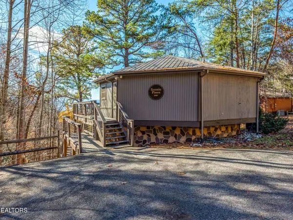 1068 E Foothills Drive, Gatlinburg, TN 37738