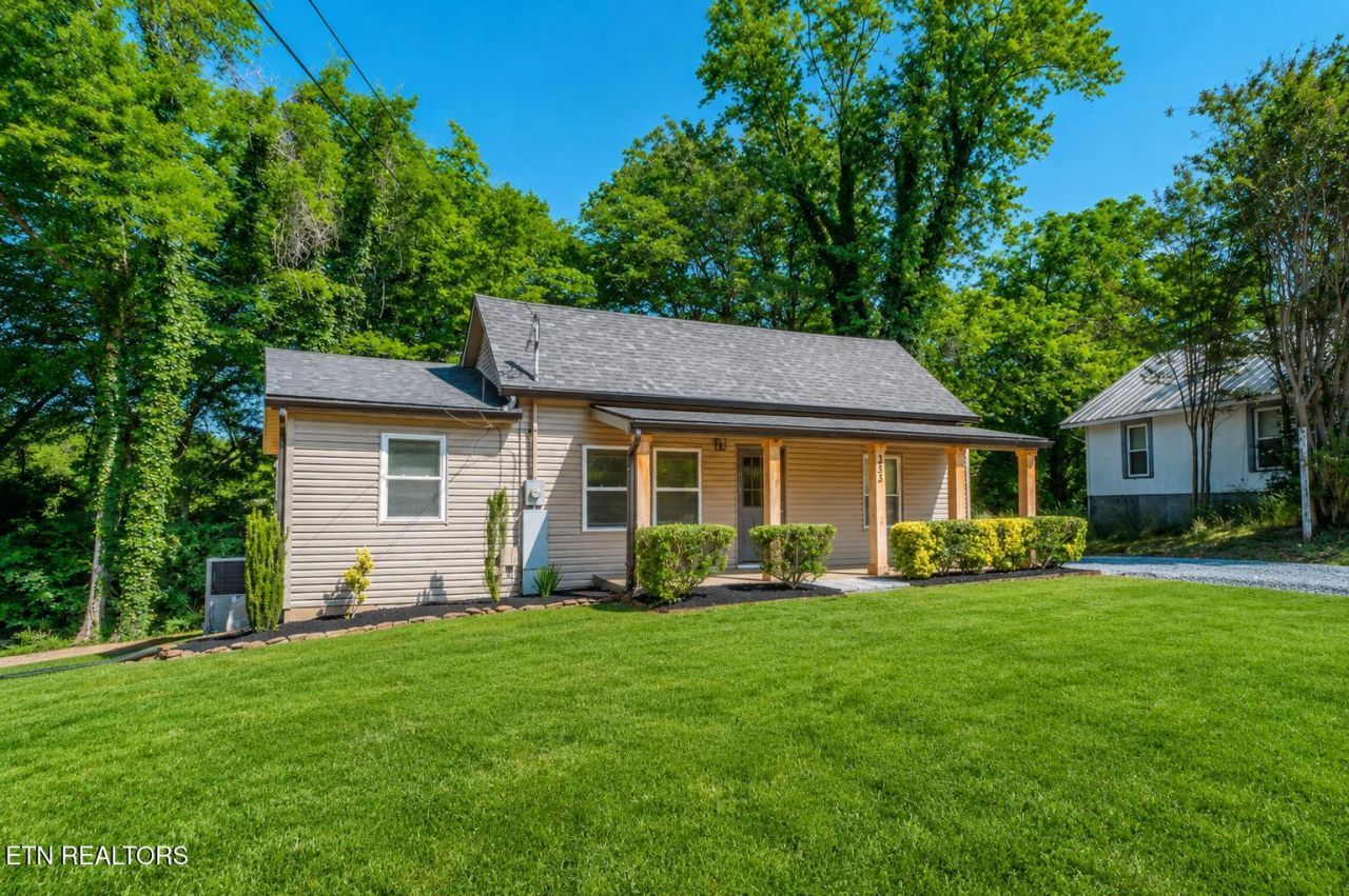 353 W Goddard Ave, Maryville, TN 37803 Main Photo