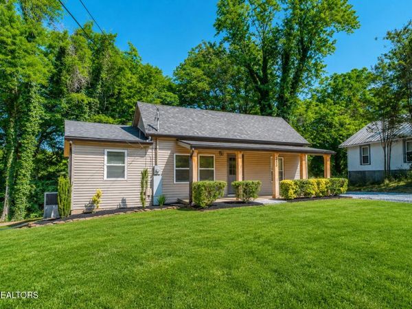 353 W Goddard Ave, Maryville, TN 37803