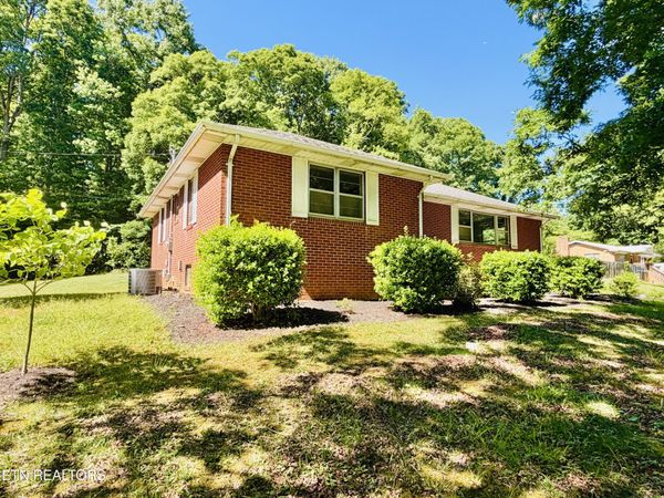 2837 Wildwood Rd, Maryville, TN 37804