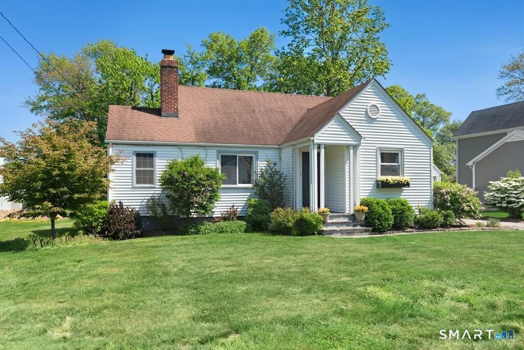 22 Country, Trumbull, CT 06611 Main Photo